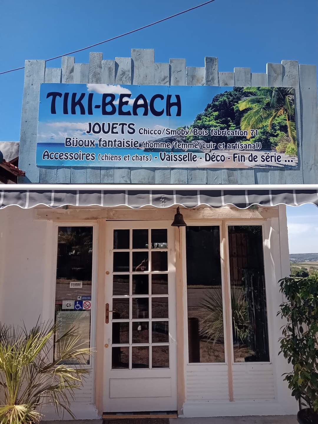 Tiki beach